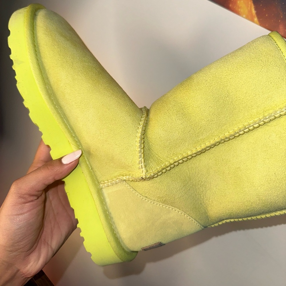 Ugg’s Neon - Picture 5 of 9